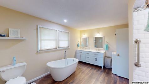 1606 N 8th Place Clear Lake IA 50428