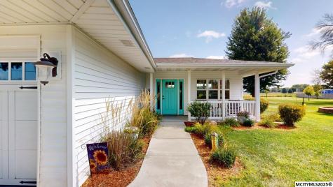 1606 N 8th Place Clear Lake IA 50428