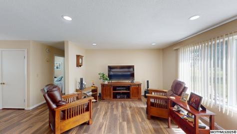 1606 N 8th Place Clear Lake IA 50428