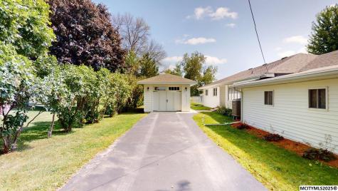 1606 N 8th Place Clear Lake IA 50428