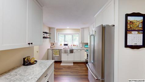 1606 N 8th Place Clear Lake IA 50428