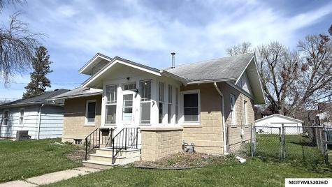 107 S Rhode Island Mason City IA 50401