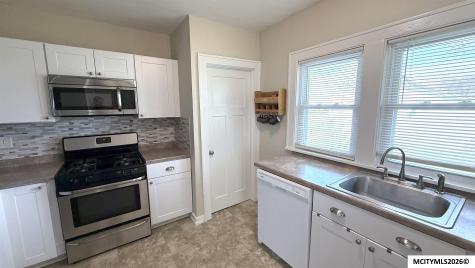 107 S Rhode Island Mason City IA 50401