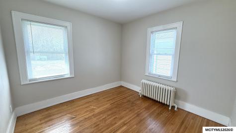 107 S Rhode Island Mason City IA 50401
