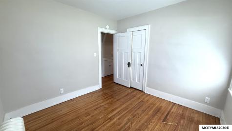 107 S Rhode Island Mason City IA 50401