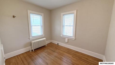 107 S Rhode Island Mason City IA 50401
