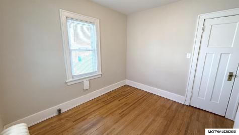 107 S Rhode Island Mason City IA 50401