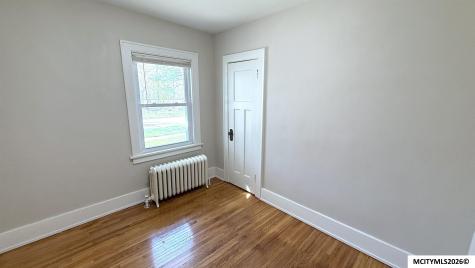 107 S Rhode Island Mason City IA 50401