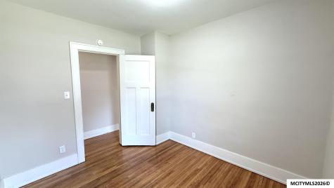 107 S Rhode Island Mason City IA 50401