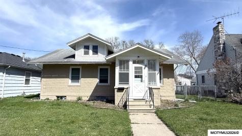 107 S Rhode Island Mason City IA 50401