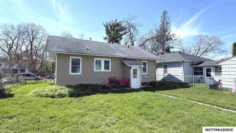 107 S Rhode Island Mason City IA 50401