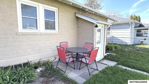 107 S Rhode Island Mason City IA 50401