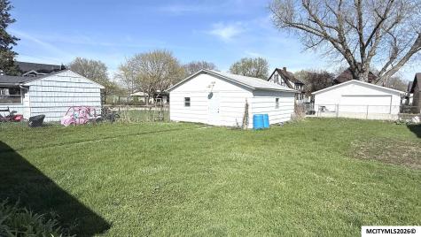 107 S Rhode Island Mason City IA 50401