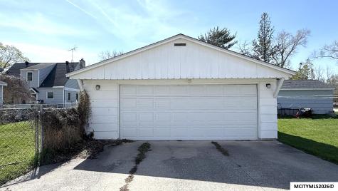 107 S Rhode Island Mason City IA 50401