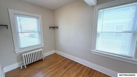 107 S Rhode Island Mason City IA 50401