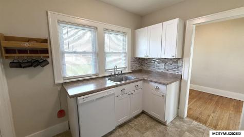 107 S Rhode Island Mason City IA 50401