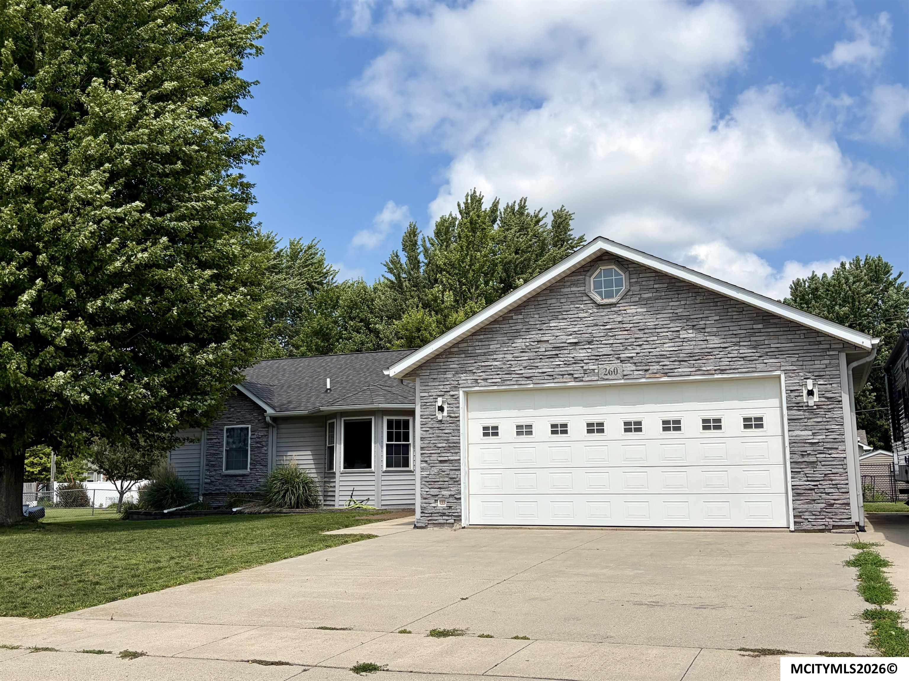 260 E Henschen Garner IA 50438