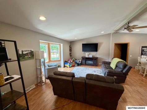 260 E Henschen Garner IA 50438