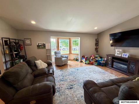 260 E Henschen Garner IA 50438