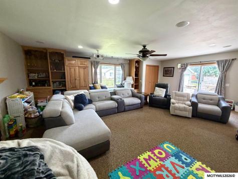 260 E Henschen Garner IA 50438