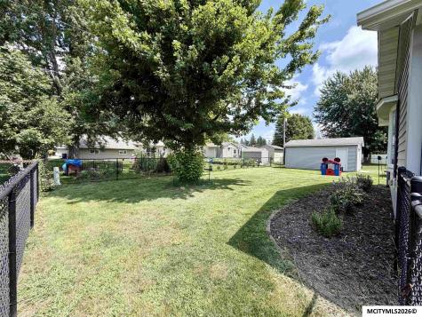 260 E Henschen Garner IA 50438