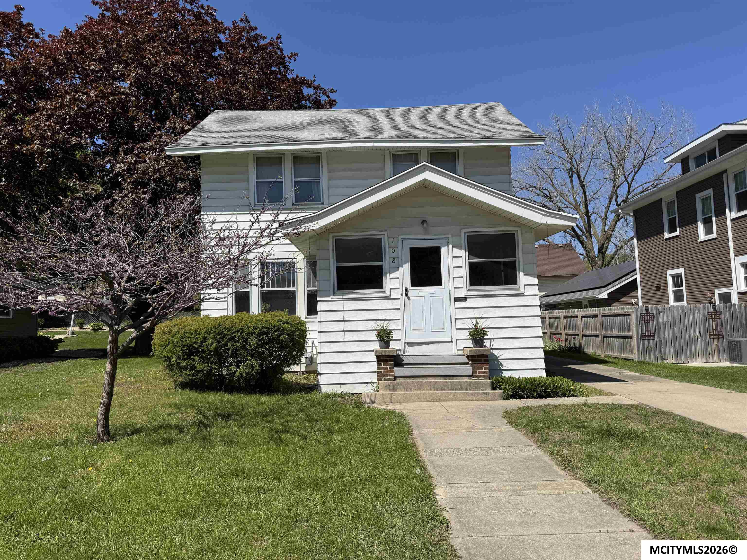 108 S Virginia Avenue Mason City IA 50401