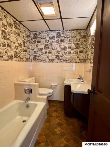108 S Virginia Avenue Mason City IA 50401