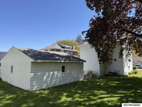 108 S Virginia Avenue Mason City IA 50401
