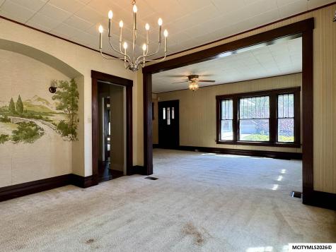 108 S Virginia Avenue Mason City IA 50401