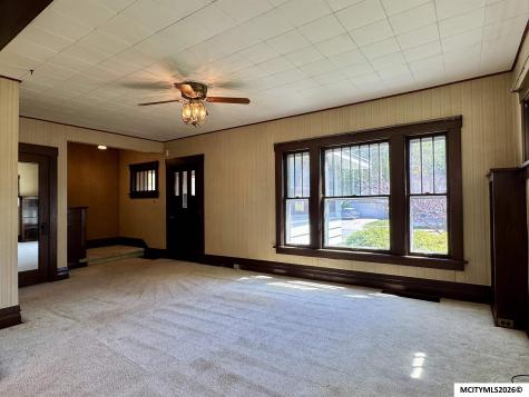 108 S Virginia Avenue Mason City IA 50401
