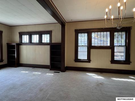 108 S Virginia Avenue Mason City IA 50401