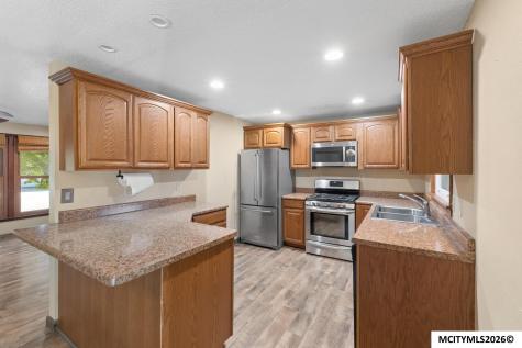 1304 2nd NW Mason City IA 50401