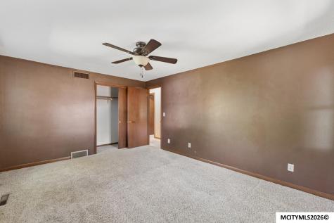 1304 2nd NW Mason City IA 50401