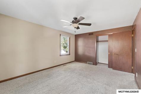 1304 2nd NW Mason City IA 50401