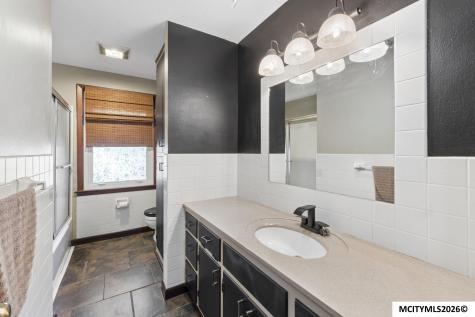 1304 2nd NW Mason City IA 50401
