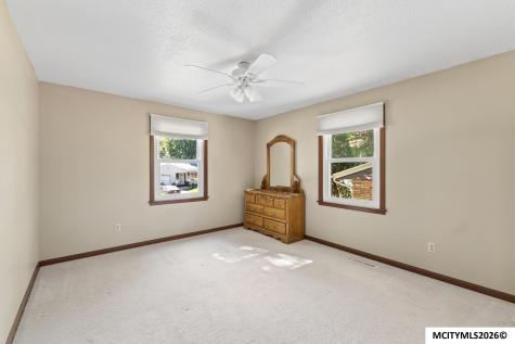 1304 2nd NW Mason City IA 50401
