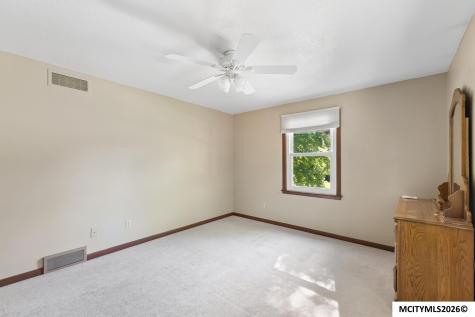 1304 2nd NW Mason City IA 50401