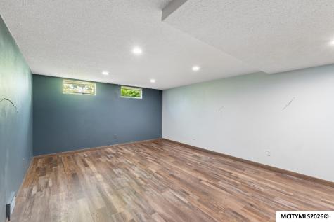 1304 2nd NW Mason City IA 50401
