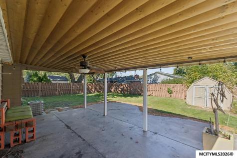 1304 2nd NW Mason City IA 50401
