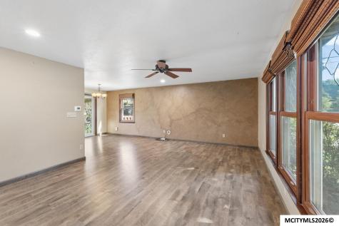 1304 2nd NW Mason City IA 50401