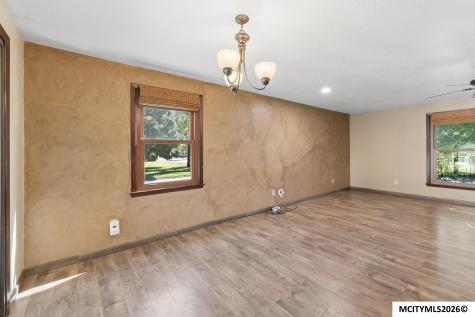 1304 2nd NW Mason City IA 50401