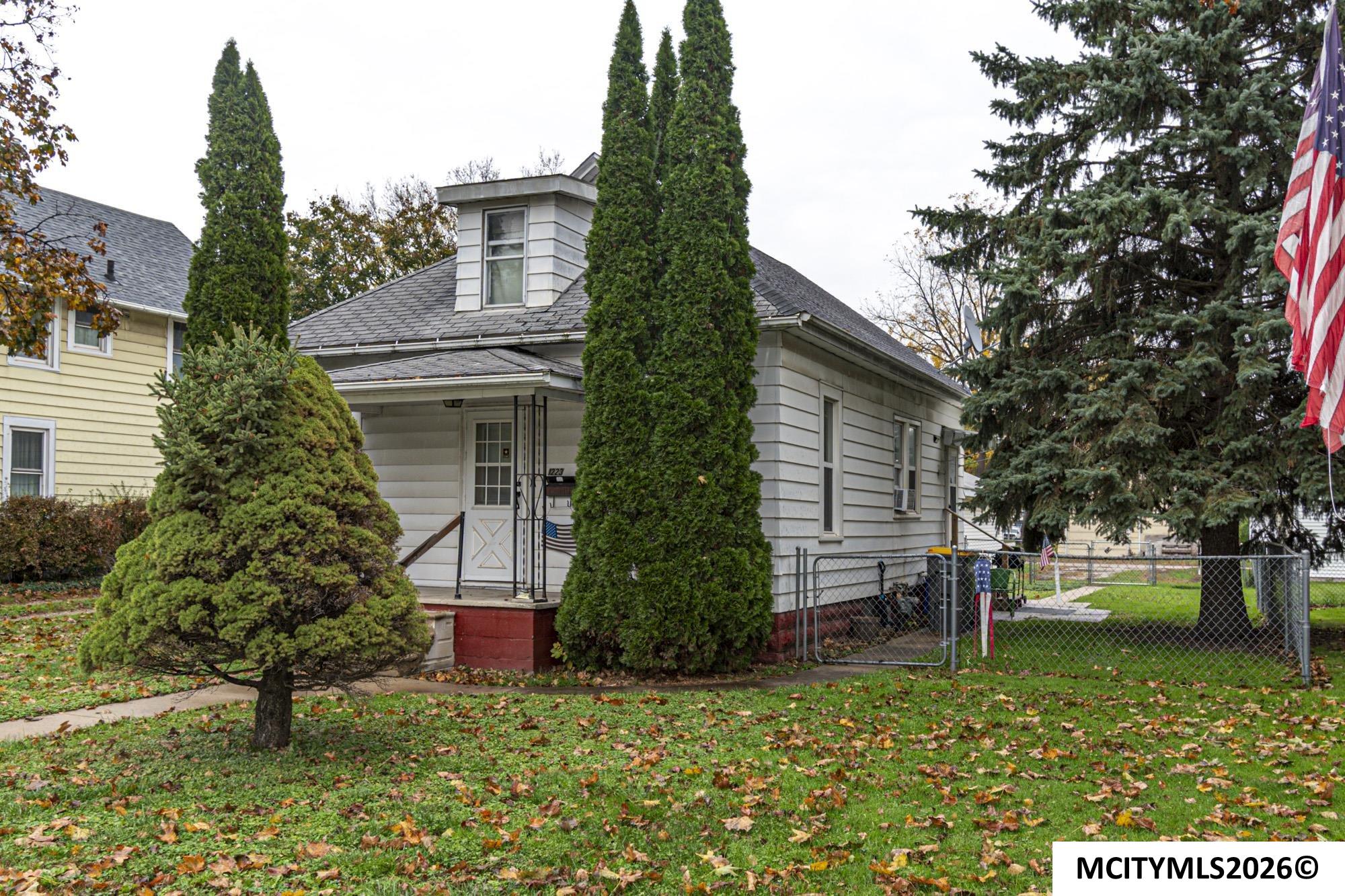 1223 N President Mason City IA 50401
