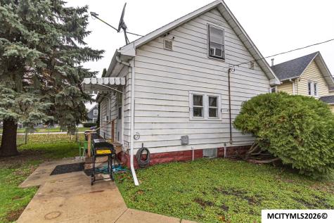 1223 N President Mason City IA 50401