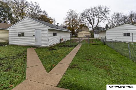 1223 N President Mason City IA 50401