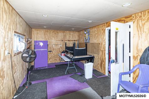1223 N President Mason City IA 50401