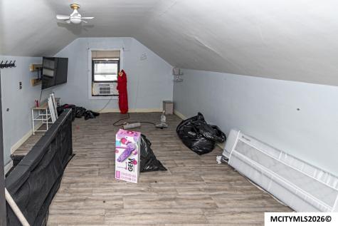 1223 N President Mason City IA 50401