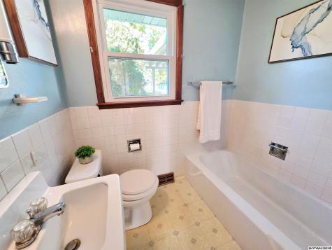 706 6th Place SE Mason City IA 50401