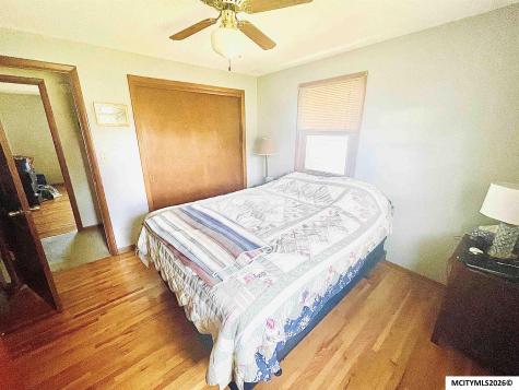 403 22nd SW Mason City IA 50401