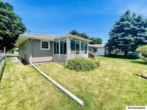403 22nd SW Mason City IA 50401