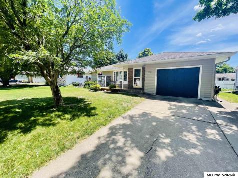 403 22nd SW Mason City IA 50401